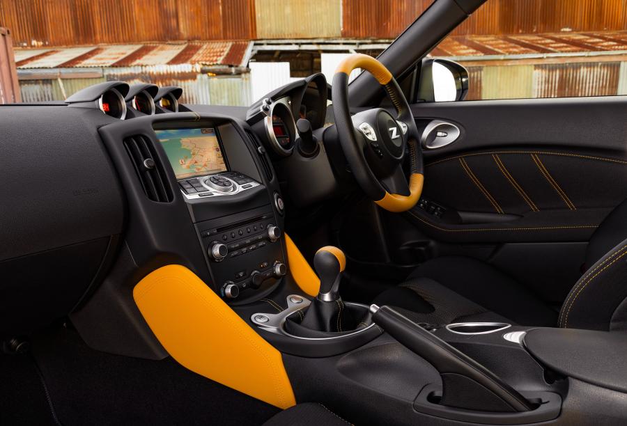 Интерьер Nissan 370Z N-Sport (Z34) 2018 года  (AU) (фото 24 из 33)